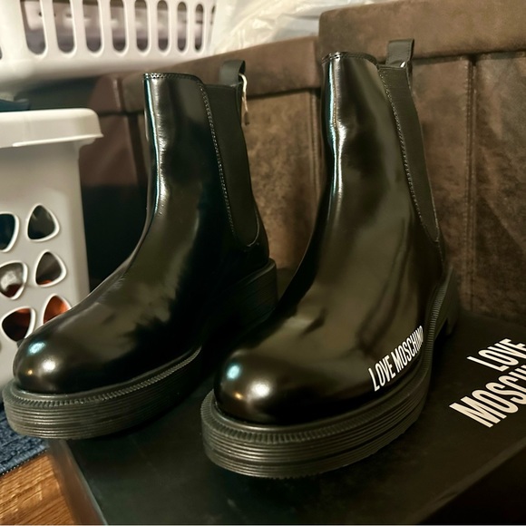 Moschino | LOVE Patent Leather Chelsea Boots w/ Printed Logo, 39EU - Picture 3 of 7